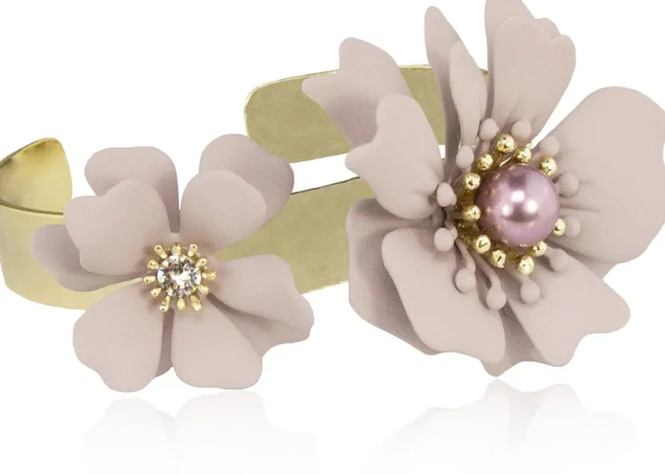 LUISIA® Armreif Armspange Nelia mit Blumen - 16 Karat vergoldet Altrosa