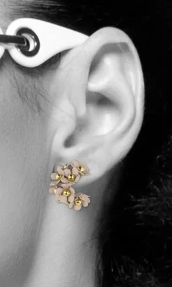 LUISIA® Halb Creolen Ohrstecker Mia mit Blüten - 16 Karat vergoldet Altrosa
