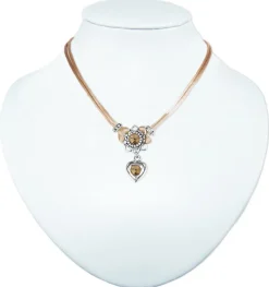 LUISIA® Halskette Chiara mit Herzblüte, Strassherz und Kristallen von Swarovski® | Hellbraun