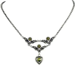 LUISIA® Halskette Isabel mit Herz und Kristallen von Swarovski® - Olivgrün