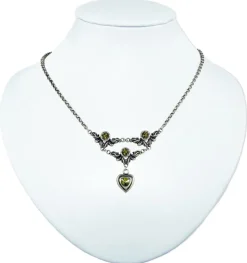 LUISIA® Halskette Isabel mit Herz und Kristallen von Swarovski® - Olivgrün