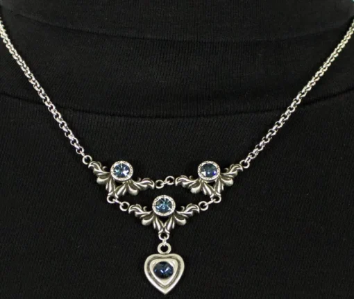 LUISIA® Halskette Isabel mit Herz und Kristallen von Swarovski® - Dunkelblau