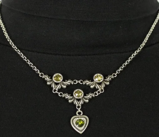 LUISIA® Halskette Isabel mit Herz und Kristallen von Swarovski® - Olivgrün