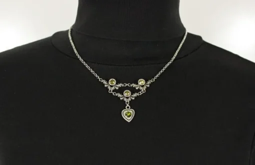 LUISIA® Halskette Isabel mit Herz und Kristallen von Swarovski® - Olivgrün