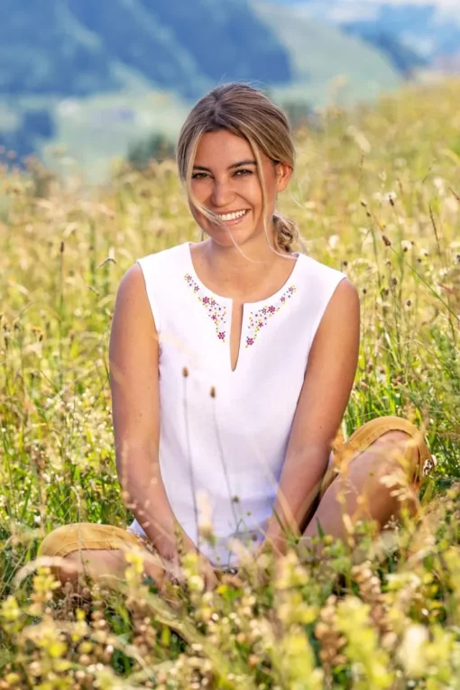 Piz Palü Damen Bluse "Bachhagel" Ärmellos mit Blumenstickerei | Weiß